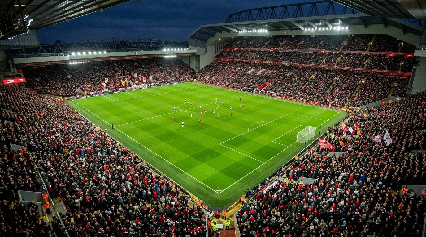Estadio de fútbol inglés durante un partido de la Premier League con gradas llenas de aficionados